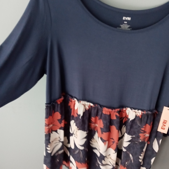 Evri Top with Tropical Flowers - Picture 2 of 6